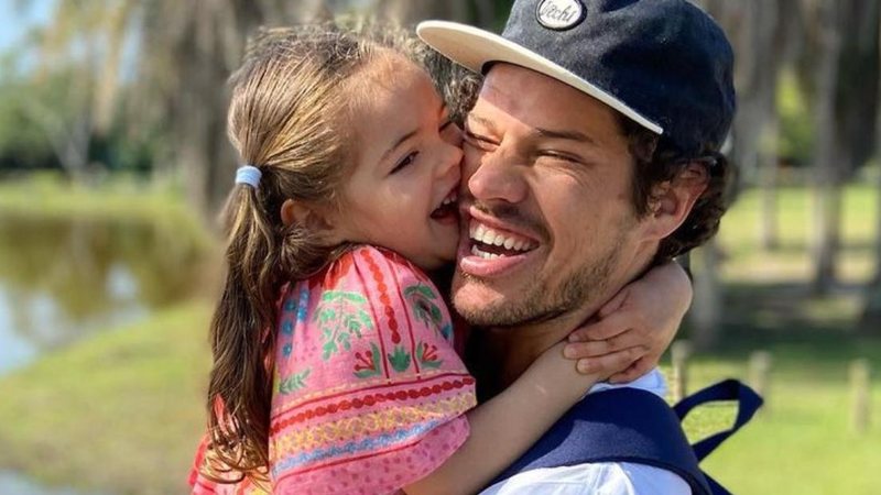 José Loreto dança na piscina com a filha e encanta web - Reprodução/Instagram