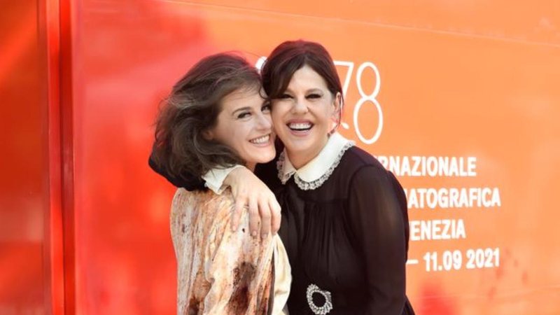 Bárbara Paz e Alessandra Maestrini surpreendem no red carpet - Marilla Sicilia