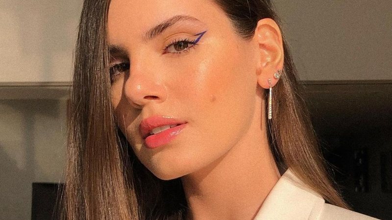 Camila Queiroz passeia por Paris e encanta web - Reprodução/Instagram