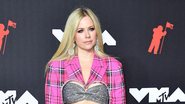 Avril Lavigne aposta em look rosa no VMA - Getty Images