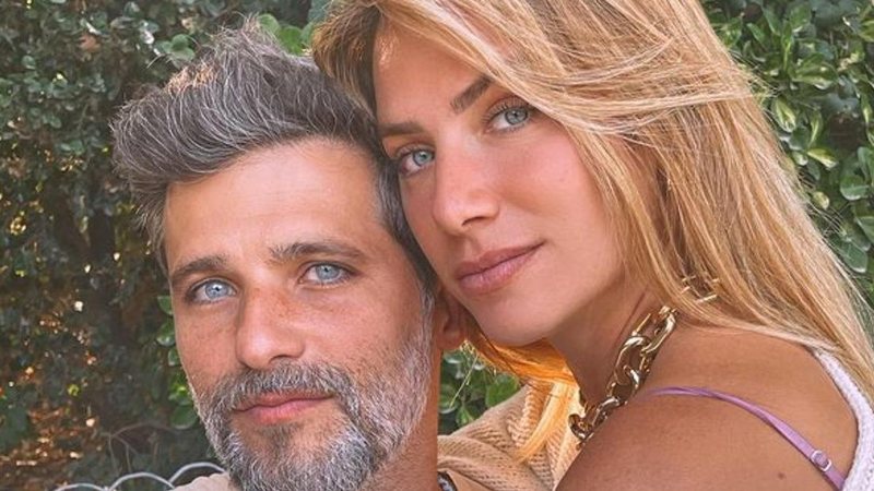 Giovanna Ewbank e Bruno Gagliasso curtem passeio na Torre Eiffel, em Paris - Reprodução/Instagram