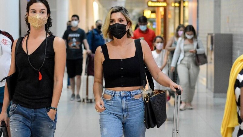 Flávia Alessandra embarcando no aeroporto Santos Dumont, no Rio de Janeiro - Webert Belicio / Agnews