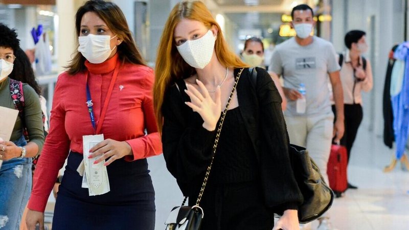 Marina Ruy Barbosa no aeroporto Santos Dumont, no Rio de Janeiro - Webert Belicio / Agnews