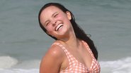 Larissa Manoela é flagrada na praia com biquíni fio dental - Agnews