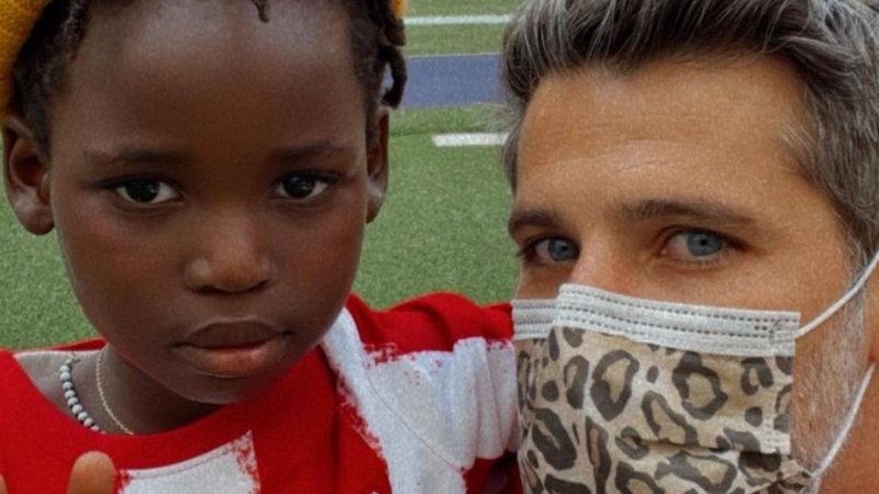 Bruno Gagliasso posta fotos Bless em estádio na Espanha - Reprodução/Instagram