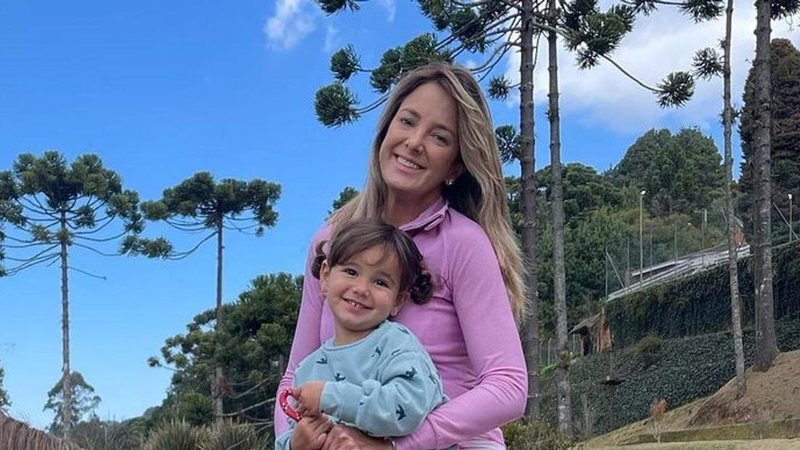 Ticiane Pinheiro e a caçula surgem tomando picolés em fotos - Reprodução/Instagram