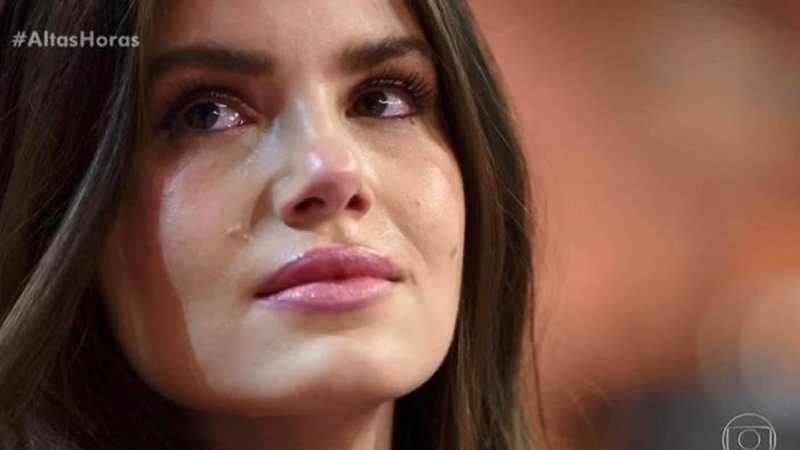 Camila Queiroz se emociona com apresentação no 'Altas Horas' - Reprodução/TV Globo