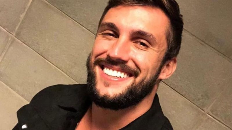 Arthur Picoli aparece sem camisa na academia e impressiona - Reprodução/Instagram