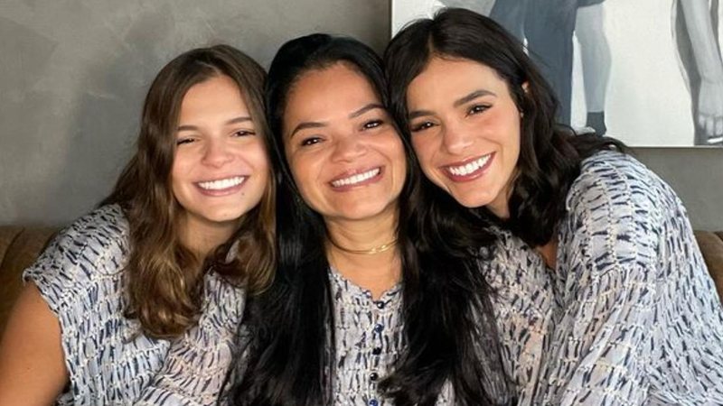 Bruna Marquezine surge fazendo dancinha com a irmã - Reprodução/Instagram