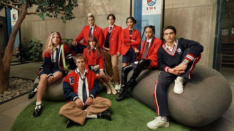 Giovanna Grigio posa com o elenco de Rebelde em foto oficial - Divulgação/Netflix