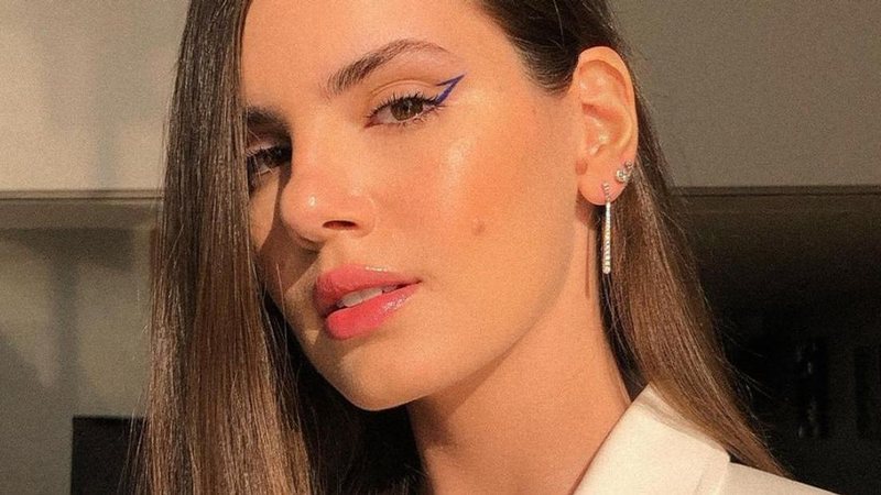 Camila Queiroz exibe cliques apaixonantes por Paris, na França - Foto/Instagram