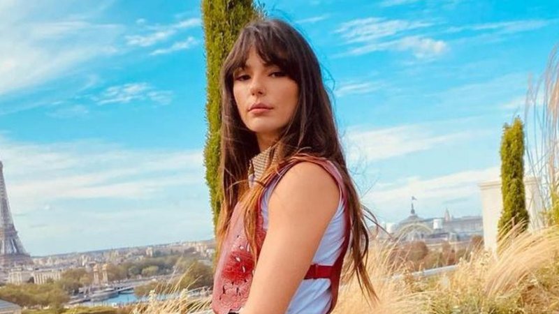 Isis Valverde ousa em vestido com fenda para noite em Paris - Foto/Instagram