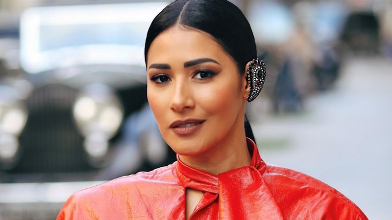 Simaria aposta em vestido vermelho para desfile em Paris - Foto: João Almeida