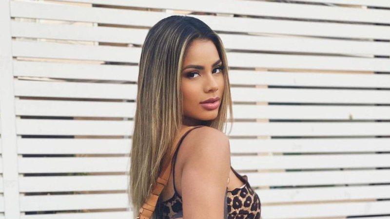 Lexa ostenta curvas poderosas em biquíni fio-dental - Foto/Instagram