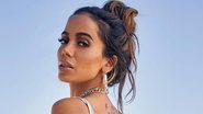 De topless, Anitta renova o bronzeado só com biquíni fio - Reprodução/Instagram