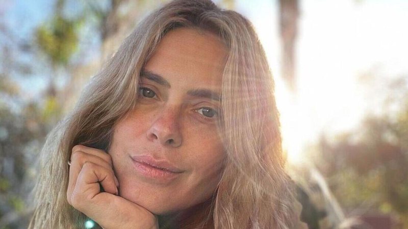 Carolina Dieckmann rouba a cena com fotos tomando sol - Reprodução/Instagram