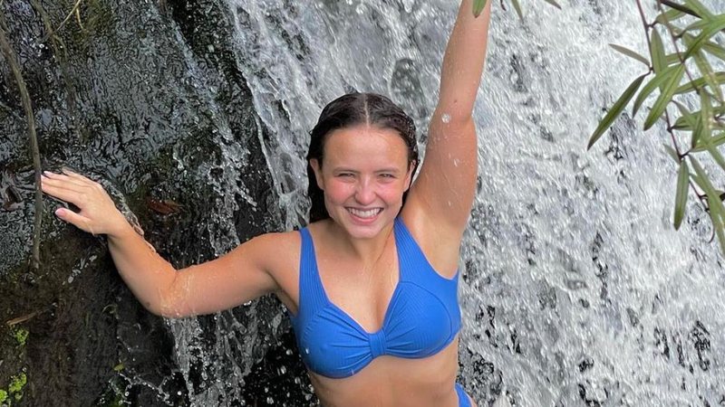 Larissa Manoela esbanja beleza durante passeio em cachoeira - Reprodução/Instagram