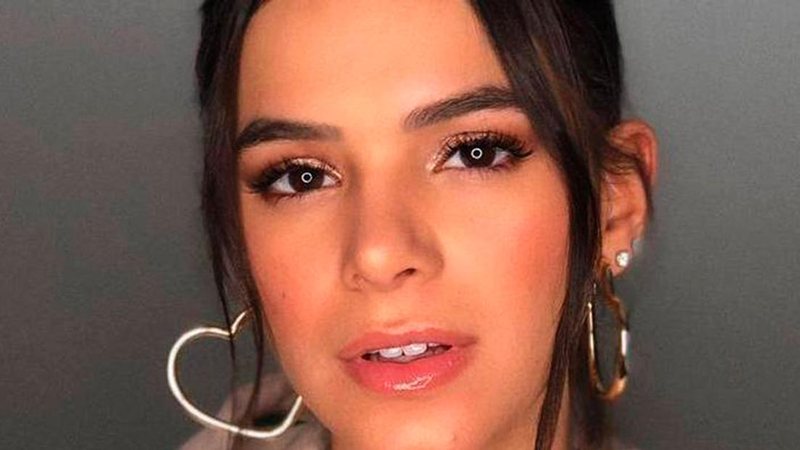 Magérrima, Bruna Marquezine arrasa no look e chama atenção - Divulgação/Instagram