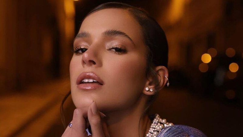 Bruna Marquezine exibe novos cliques pelas ruas de Paris - Foto/Instagram