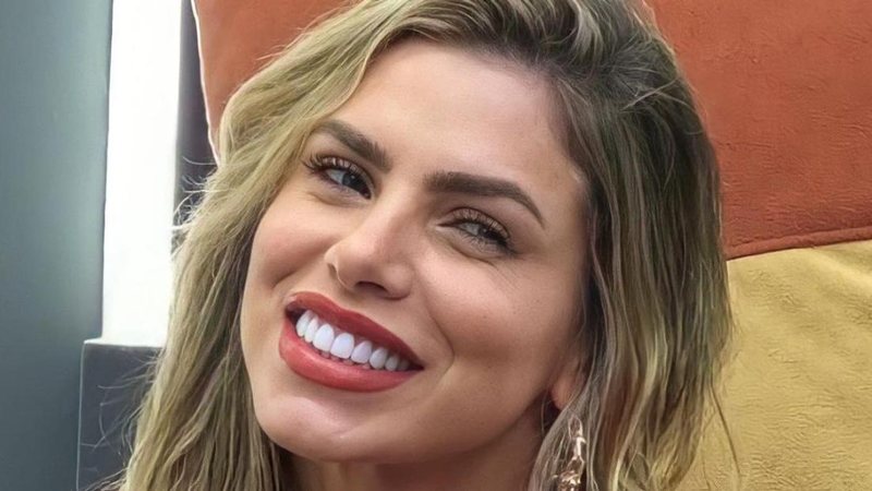 Erika Schneider exibe corpo escultural com biquíni fininho - Reprodução/Instagram