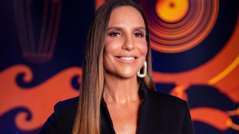 Ivete Sangalo ostenta corpão impecável em clique na piscina - Rafa Mattei