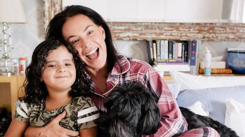 Carolina Ferrar curte banho de piscina com a filha caçula - Reprodução/Instagram