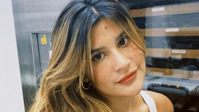 Filha de Flávia Alessandra posa só de toalha depois do banho - Reprodução/Instagram