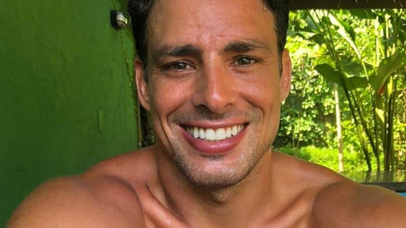 Cauã Reymond exibe corpo trincado em clique sem camisa - Foto/Instagram