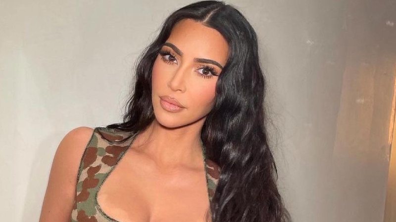 Kim Kardashian aposta em casacão brilhante de R$130 mil - Reprodução/Instagram