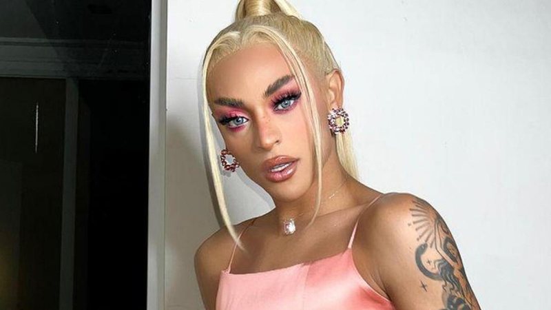 Pabllo Vittar aposta em vestido com abertura para o Teleton 2021 - Foto/Instagram