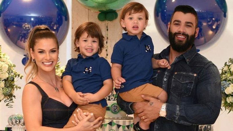 Gusttavo Lima posta clique com Andressa Suita e os filhos - Reprodução/Instagram