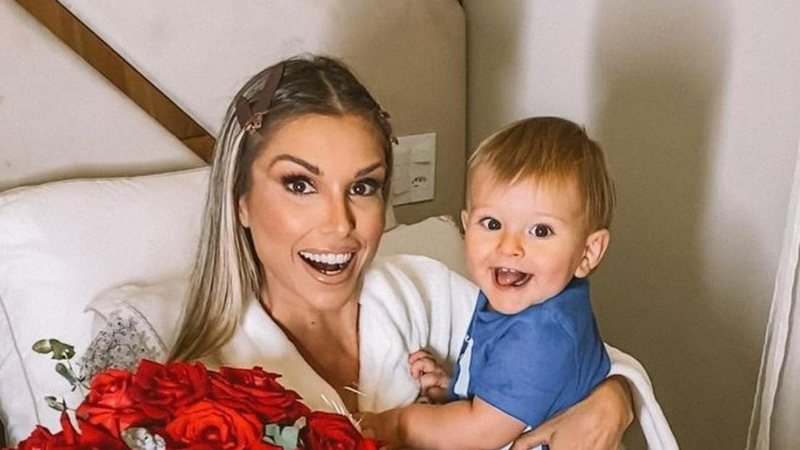 Flávia Viana exibe filho brincando com equipamento de DJ - Reprodução/Instagram