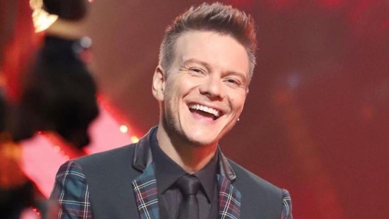 Michel Teló celebra a nova fase do The Voice Brasil - allanjapan