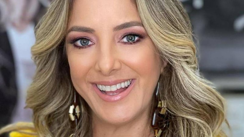 Poderosa, Ticiane Pinheiro aposta em vestido amarelo para dia de trabalho - Reprodução/Instagram