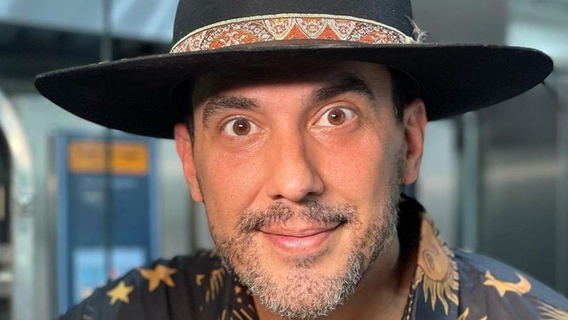 André Marques surge em aeroporto e faz mistério sobre viagem - Reprodução/Instagram