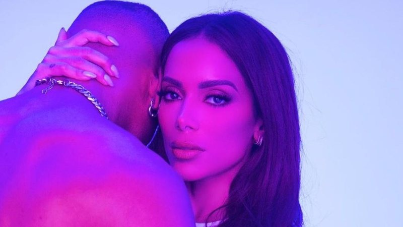 Anitta protagoniza cenas sensuais no clipe de 'Envolver' - Foto/Divulgação