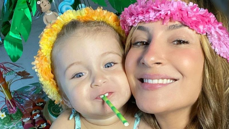 Claudia Leitte e Bela posam juntas para exibir look do dia - Reprodução/Instagram