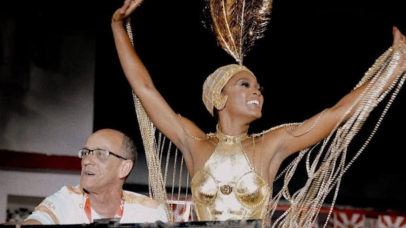 Erika Januza é coroada rainha de bateria da Viradouro - Lari Marques