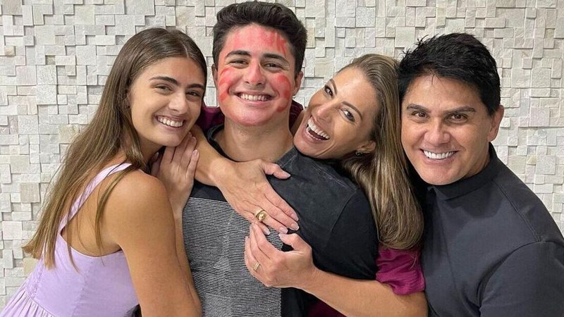 César Filho celebra terceiro lugar do herdeiro em vestibular - Reprodução/Instagram