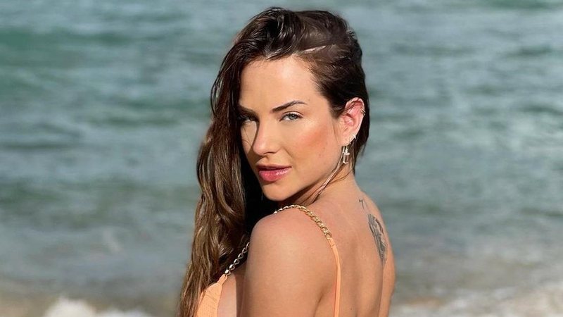 Gabi Martins exibe marquinha de sol e leva web à loucura - Foto/Instagram