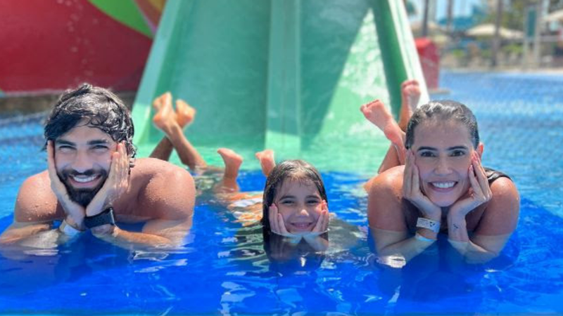 Deborah Secco comemora aniversário com a família em Fortaleza - Foto: Divulgação