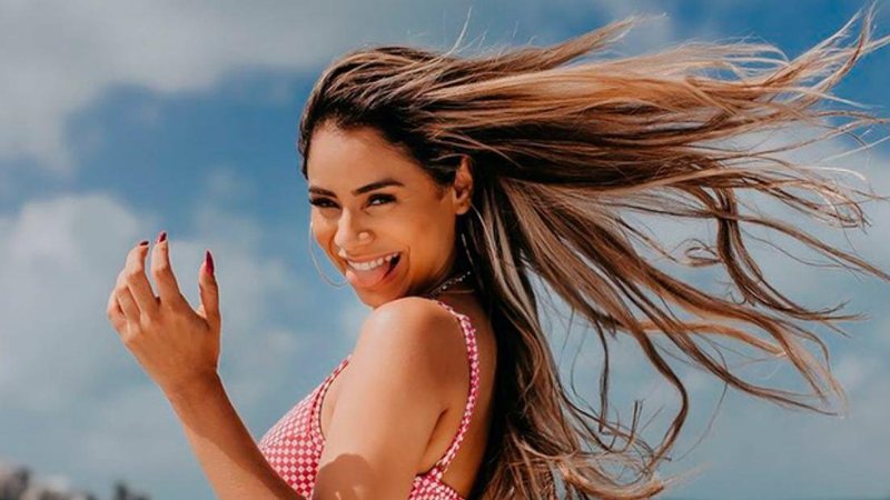 Cantora Lexa encanta ao dançar um de seus hits em dia de praia - Reprodução/Instagram