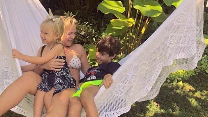 Eliana celebra início do mês de dezembro com foto dos filhos - Reprodução/Instagram