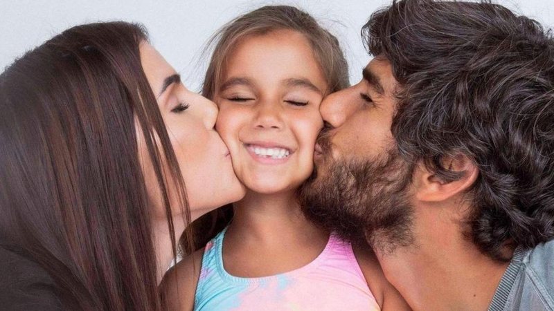 Ator Hugo Moura, marido de Deborah Secco, diverte ao mostrar Maria Flor dormindo em lugar inusitado - Reprodução/Instagram