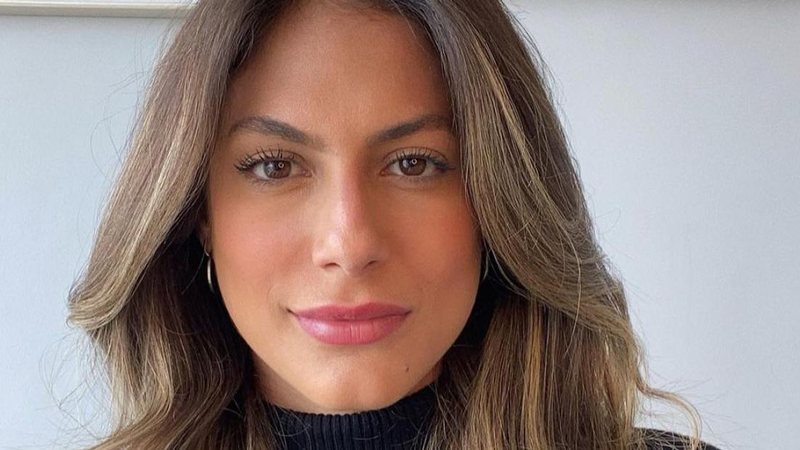 Mari Gonzalez arranca suspiros ao ser clicada só de camisola - Foto/Instagram