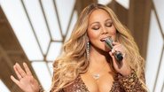 Cantora Mariah Carey aposta em look bronze decotado para especial de Natal - Reprodução/Instagram/Apple TV