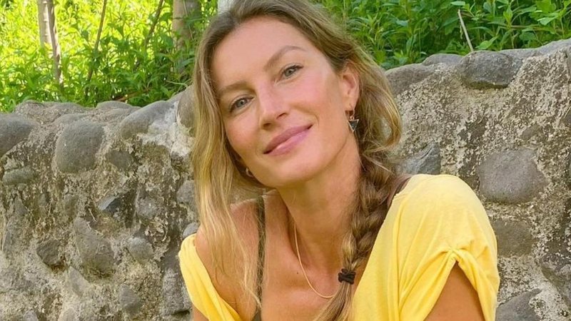 Gisele Bündchen salva tartaruga presa em lixo - Reprodução/Instagram