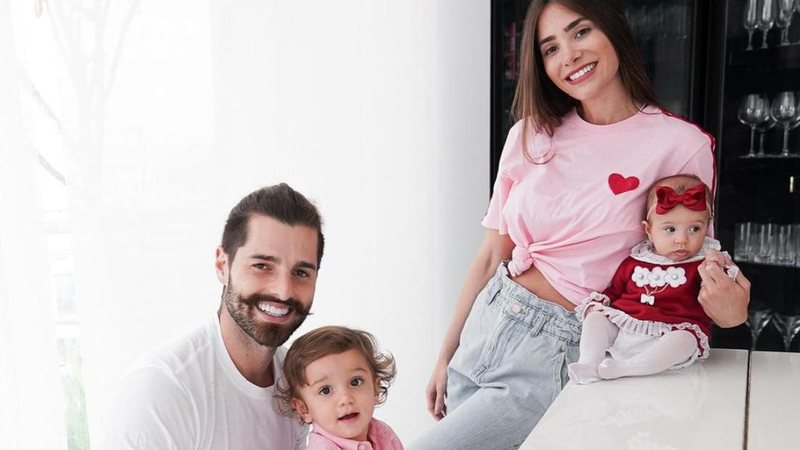 Alok posta fotos com a esposa e os filhos em jatinho - Reprodução/Instagram