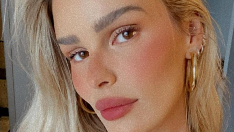 Yasmin Brunet exibe curvas exuberantes ao tomar banho de sol - Reprodução/Instagram