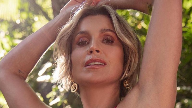 Atriz Flávia Alessandra mostra corpaço de biquíni em selfie no espelho - Reprodução/Instagram